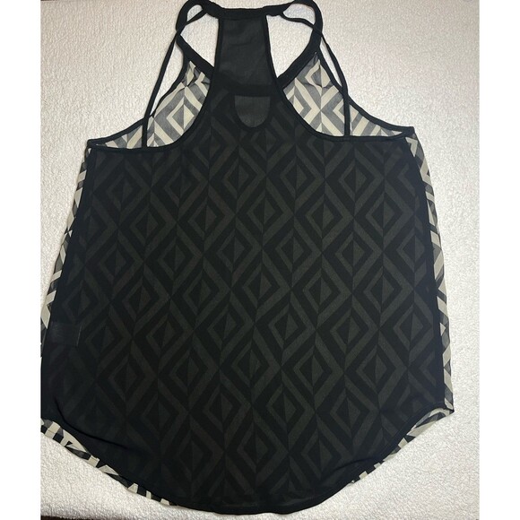 Chloe K Woman’s Size S Tank Top - Picture 2 of 3